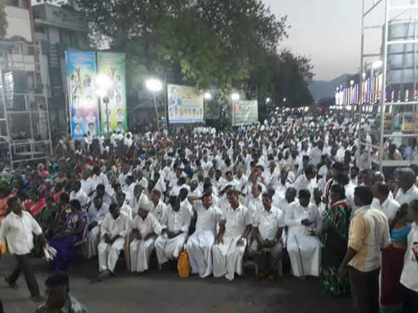 தீபாவின் செல்வாக்கு சரிவு 