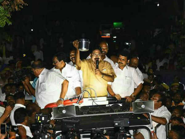 பணத்தால் வென்ற தினகரன்