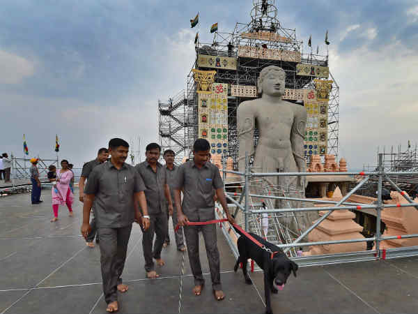 நூற்றாண்டுகள் கடந்த சிலை 