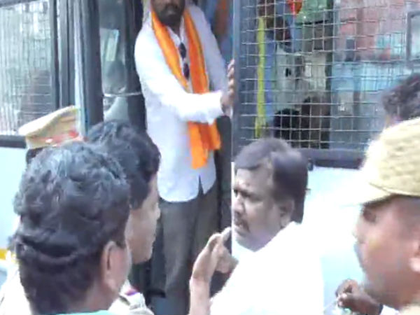 தகாத வார்த்தைகளால் பேசியதாக புகார் 