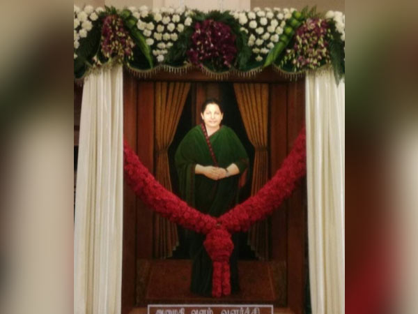 ஜெ. புகழ் பாடிய பழனிசாமி 