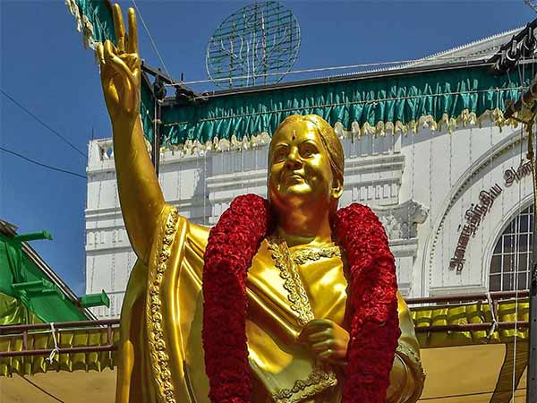 சிலை சர்ச்சை 