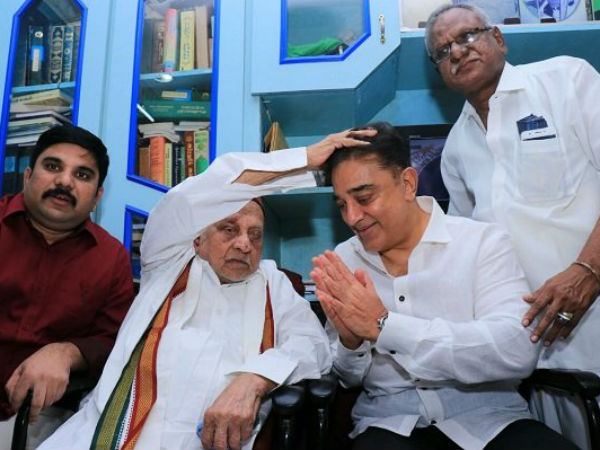 Kalam's grand son presented a memento to Kamal 