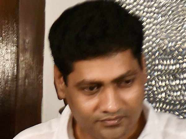 பணத்துடன் ஓட்டம் 