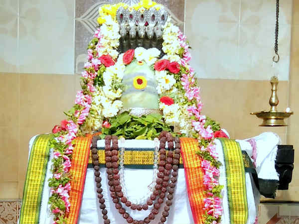 Pomegranate abhishekam for uterus problem