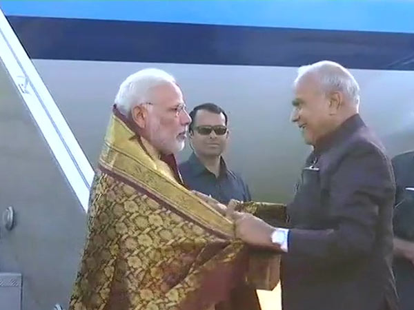 அசத்தல் வரவேற்பு அசத்தல் வரவேற்பு