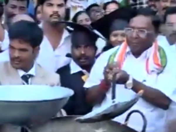 புதுச்சேரி முதல்வர் போராட்டம் 