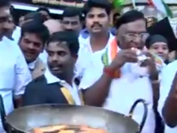 பஜ்ஜி விற்கும் முதல்வர் 