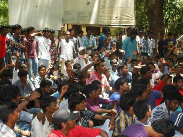Pachaiyappan College Professors and students protesting against Vijay film Pachaiyappan College Professors and students protesting against Vijay film