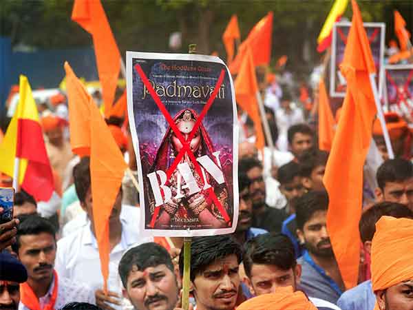 புண்படும் காட்சிகள் இல்லை புண்படும் காட்சிகள் இல்லை