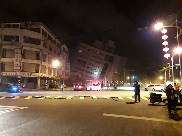 Quake hit Taiwan: 2 dead, 200 injured Quake hit Taiwan: 2 dead, 200 injured