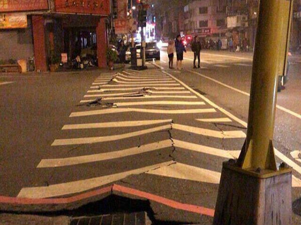 Quake hit Taiwan: 2 dead, 200 injured Quake hit Taiwan: 2 dead, 200 injured