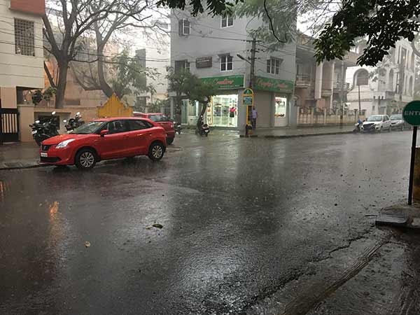 Rain lashes Bengaluru 