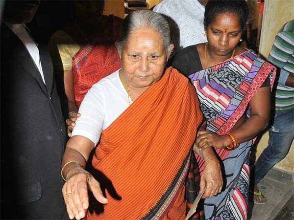 Jayalalitha's house cook Rajamal will appear in the Arumugasamy commission today 