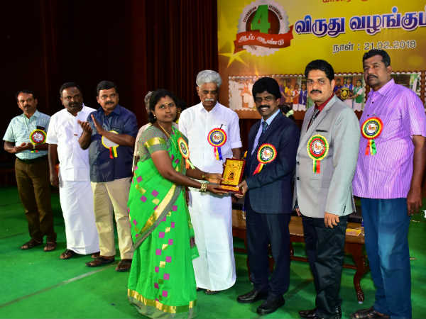 ஆசிரியர்களுக்கு விருது 