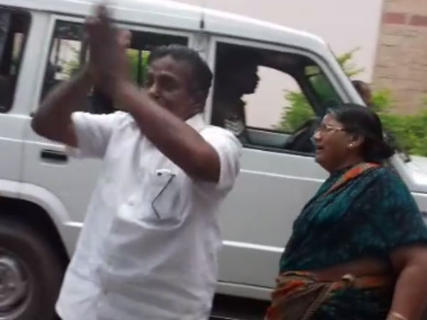 கேட்பார் யாரும் இல்லையா? 