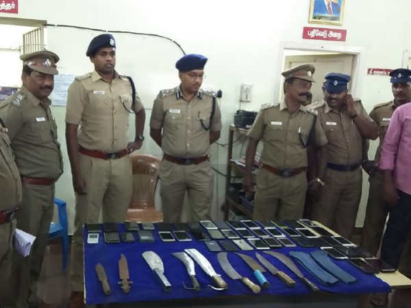 போலீஸுக்கு தகவல் 