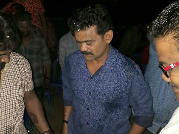 போலீசாருக்கு தகவல் 