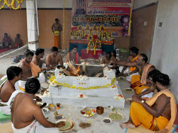 ஆசிரியர்களும் மாணவர்களும்