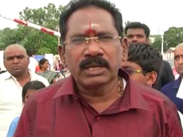 அதிமுக பயப்படாது 