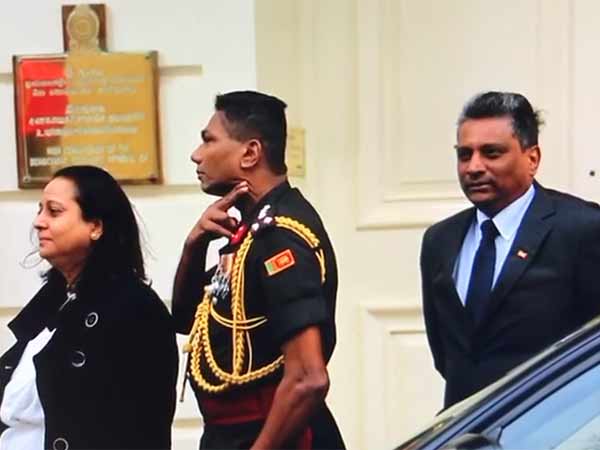 மருத்துவமனை மீது தாக்குதல் மருத்துவமனை மீது தாக்குதல்