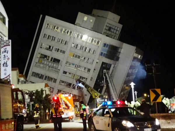 தரையில் புதைந்த 3 தளங்கள் 