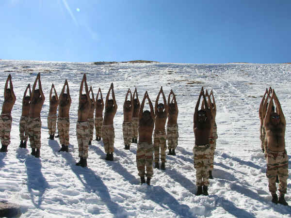 itbp do yoga in himalayas