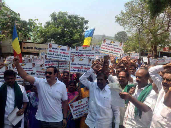 Anbumani Ramadoss arrested while doing protest against Kerala 