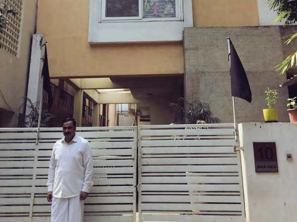 கருப்பு கொடி கட்டி கருப்பு கொடி கட்டி