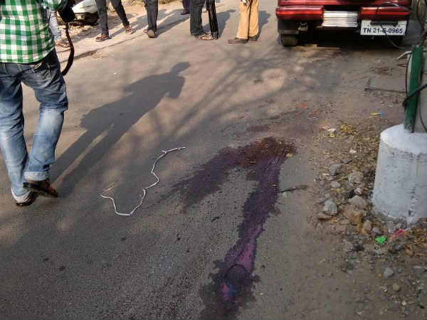 தூக்கிப்போட்டு மிதித்தனர் 