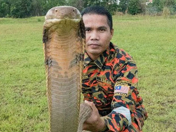 சோகத்தில் நண்பர்கள் 