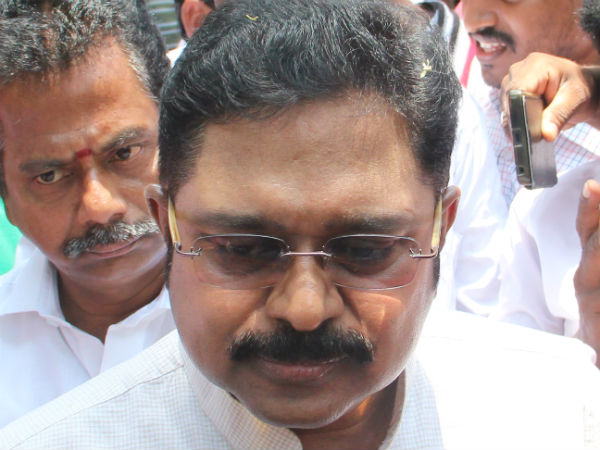 திஹாரை பார்த்த தினகரன் 