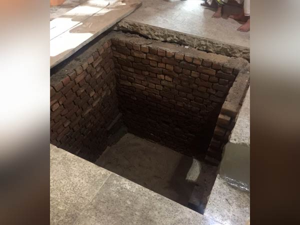 குழி தோண்டப்பட்டது 