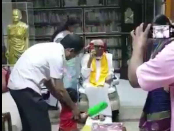 பந்து வீசிய கருணாநிதி 