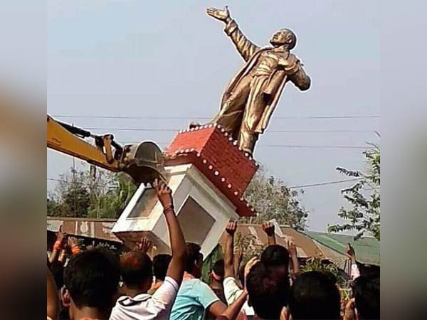 லெனின் சிலை அகற்றம் 