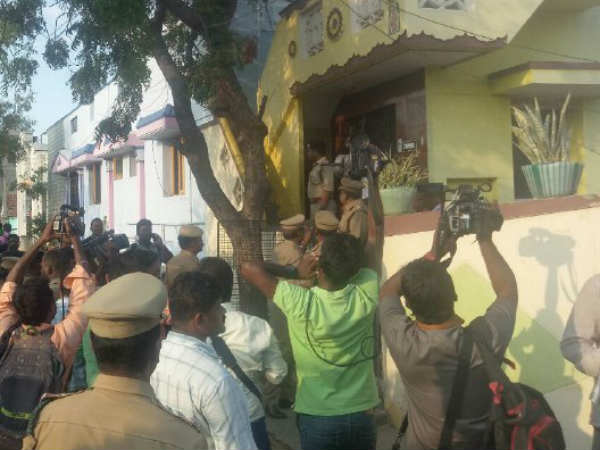 போலீஸ் குவிப்பு 