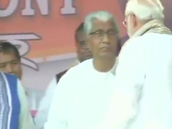 அகர்தலாவில் பதவியேற்பு விழா 