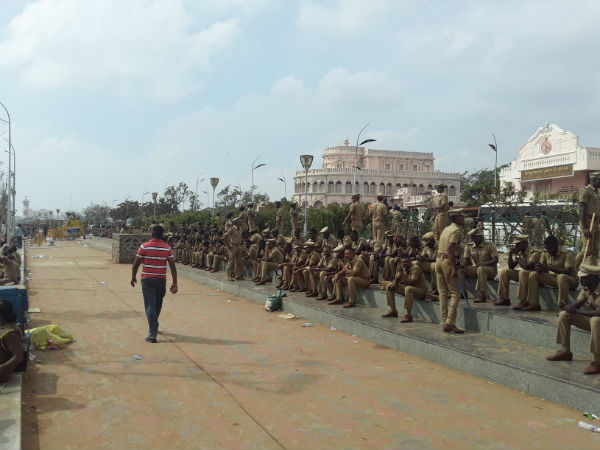 போலீசார் குவிப்பு