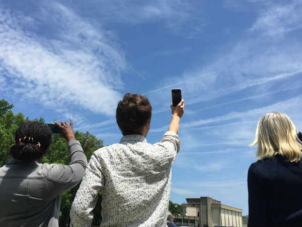 மக்கள் எடுக்க வேண்டும் 