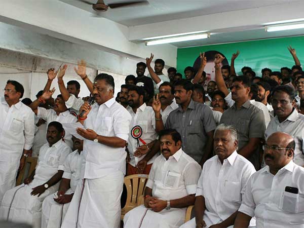 மக்களை நம்பவைப்பதற்காகவா? மக்களை நம்பவைப்பதற்காகவா?