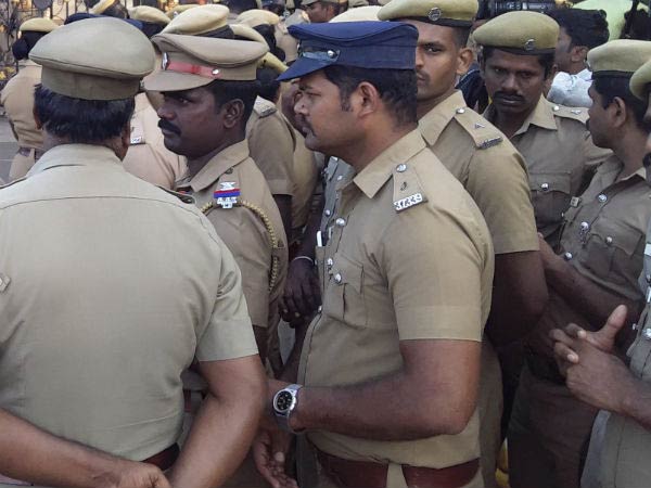 இறப்பு சான்றிதழ் கேட்டு வந்த மகன் 