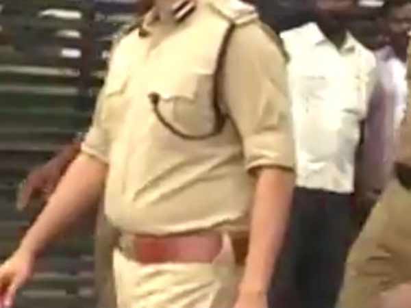 கூச்சல் போட்டு ஊரைக் கூட்டி