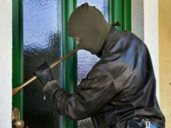 20 Sovereigns of gold jewellery stolen from house in Tamil Nadu 20 Sovereigns of gold jewellery stolen from house in Tamil Nadu