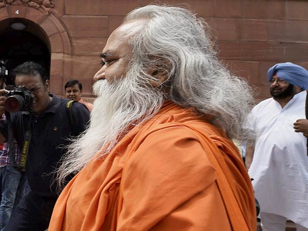 ரவிசங்கர் மீது பாய்ச்சல் ரவிசங்கர் மீது பாய்ச்சல்