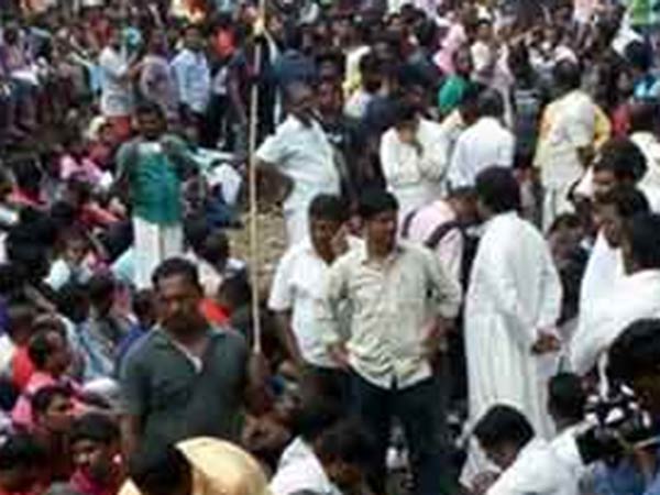 உறவினர்கள் மறியல் உறவினர்கள் மறியல்