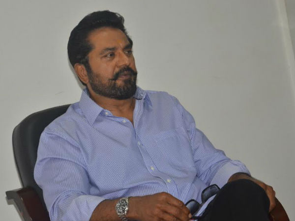 ஆட்சி கட்டிலில் 