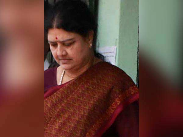 தஞ்சையில் தங்கியுள்ள சசிகலா 