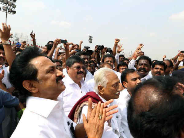 பெரியார் சிலைகள் 