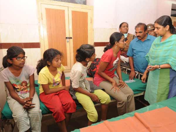 குழந்தைகளை அழைத்து சென்றது ஏன்? 