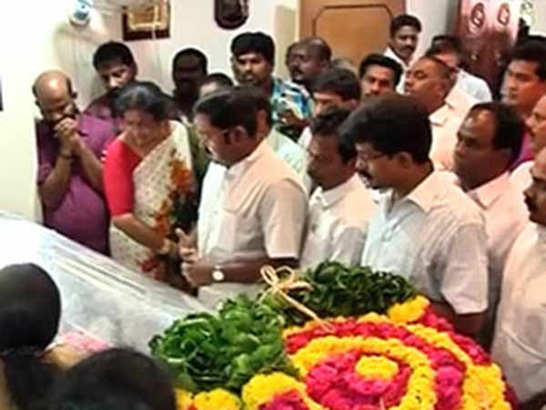 டிடிவி தினகரன் அஞ்சலி 